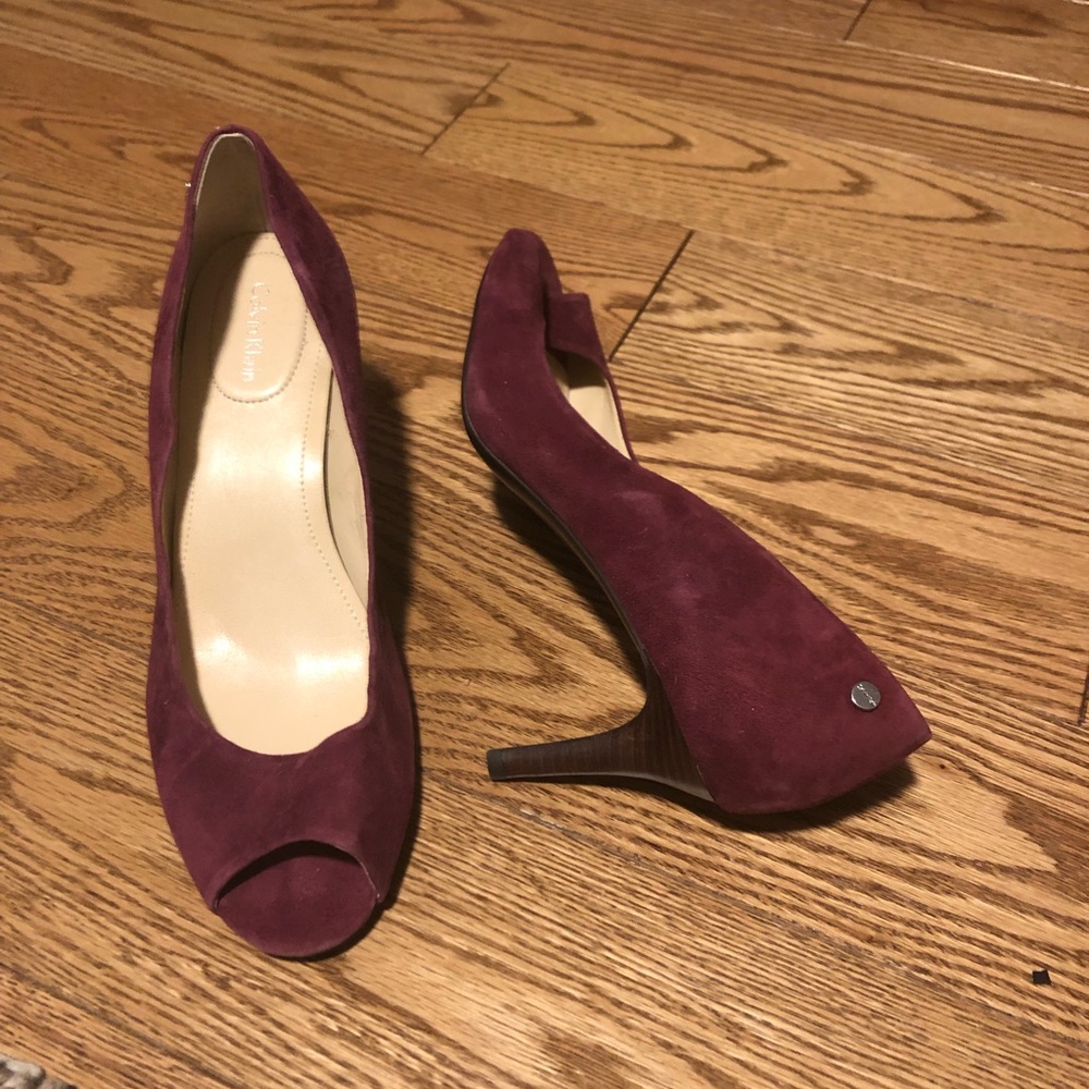 NWT Calvin Klein Suede Peep Toe Purple Shoes - Picture 2 of 3